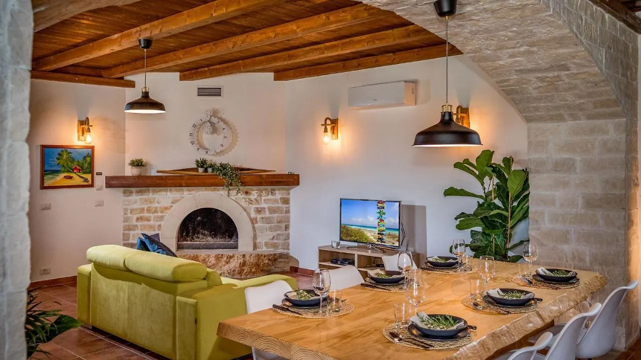 Villa Cutrera 8, Emma Villas Chiaramonte Gulfi 0*,  Ιταλία